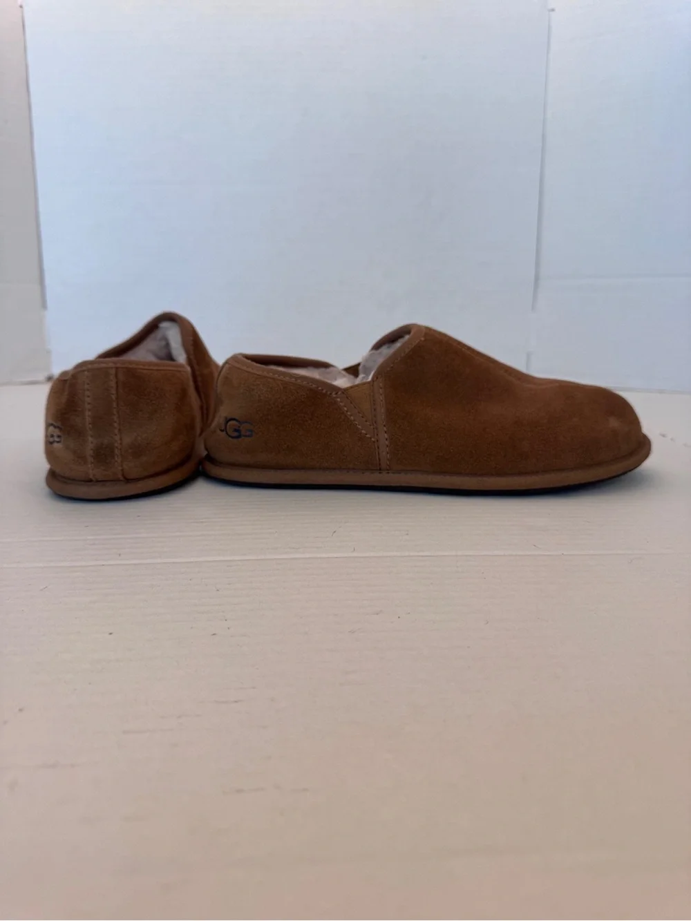 UGG Scuff Romeo ll Slippers Men’s Size 9 Chestnut Suede Leather Fur Lined Dad